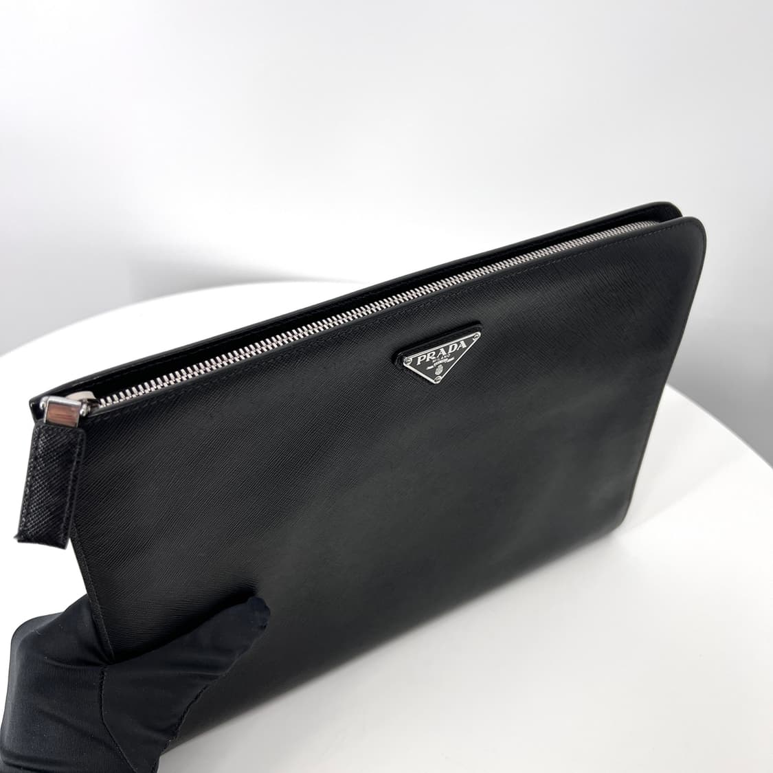 프라다 사피아노 삼각로고 클러치백 블랙 상품이미지6