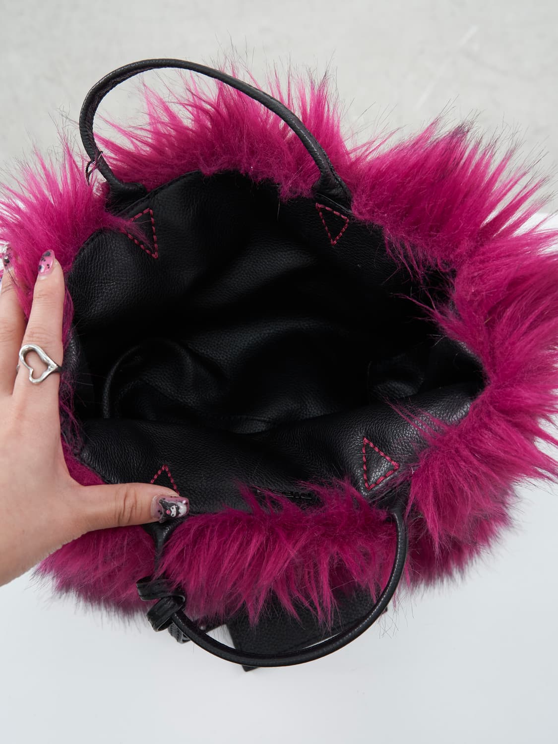 DIESEL reversible pink fur cross bag 상품이미지6