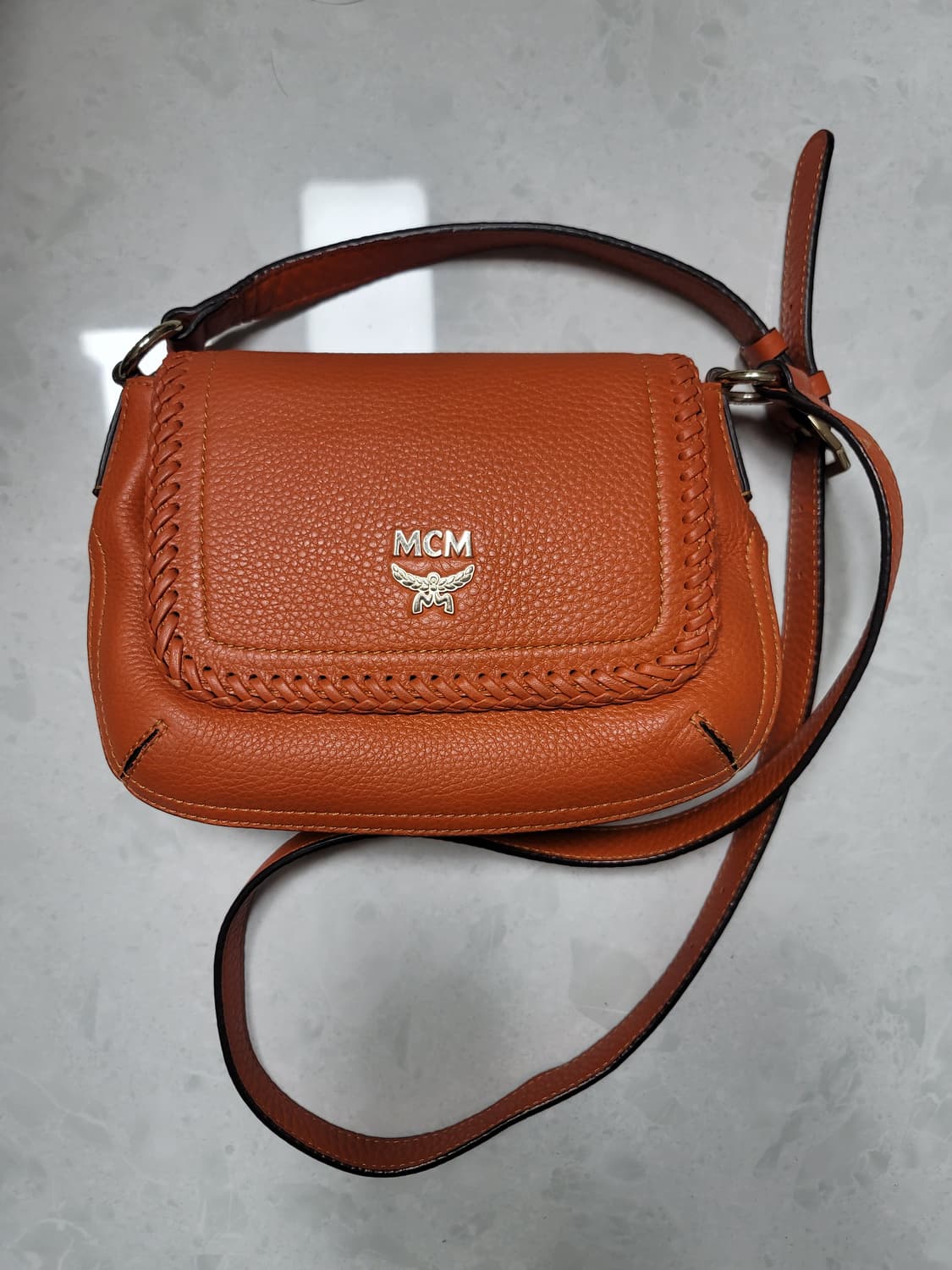 엠씨엠 MCM 미니 숄더백  상태극상

 상품이미지1