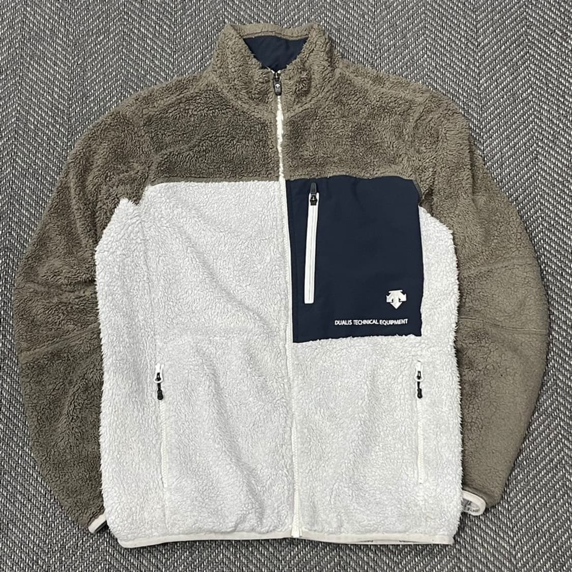 데상트 배색 플리스 집업 v0170 상품이미지1