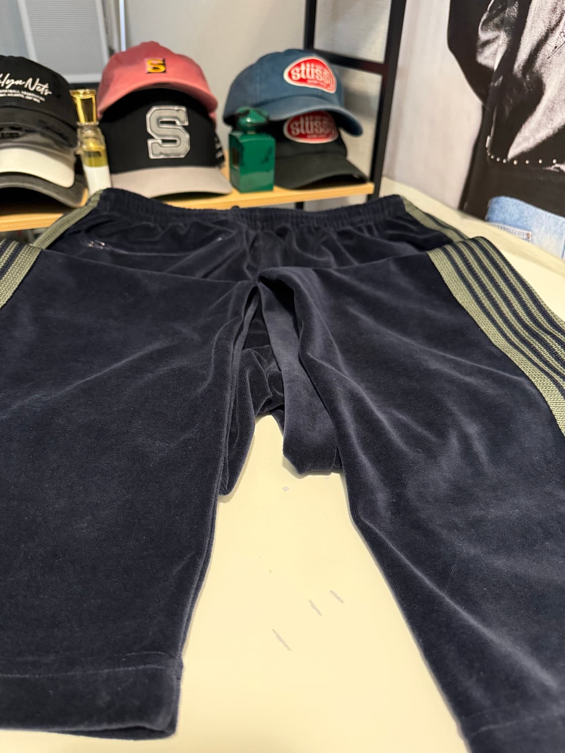 니들스 벨루어 트랙팬츠 네이비/카키 새제품 상품이미지5