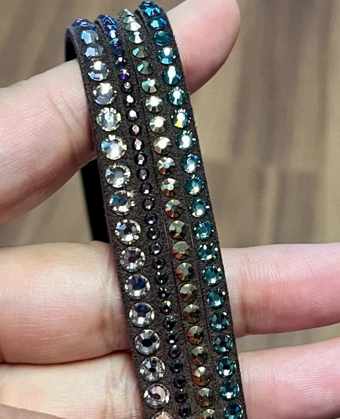 Swarovski 스와로브스키 슬레이크 스터드 가죽 팔찌 민트초코 상품이미지3