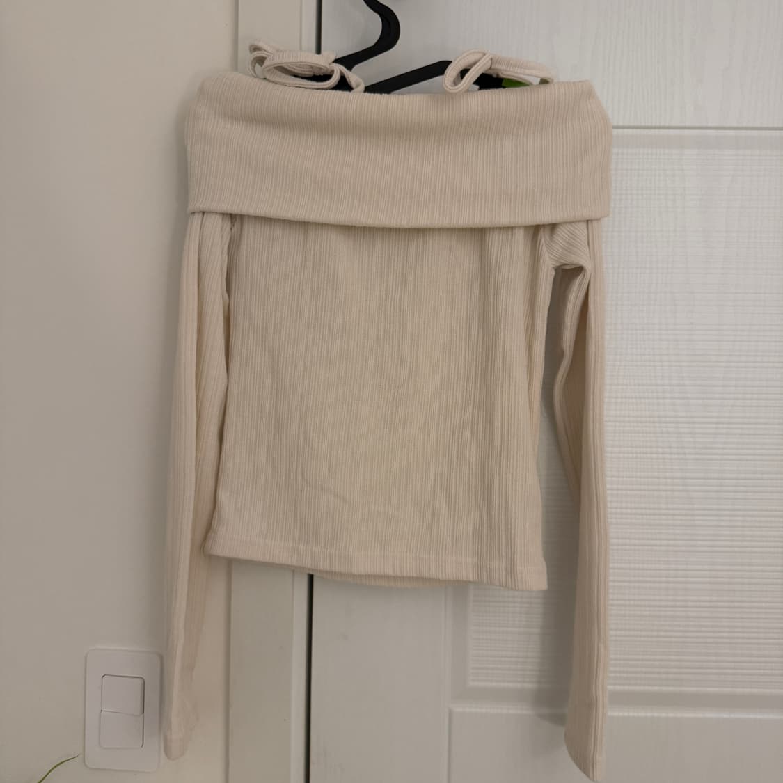 리본 오프숄더 긴팔 니트 상품이미지2