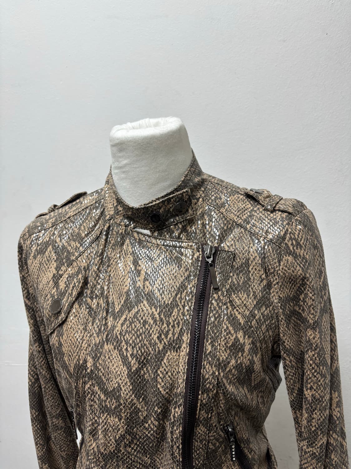 [GGPX]Snake Pattern 00’s Slim Fit Neck D 상품이미지5