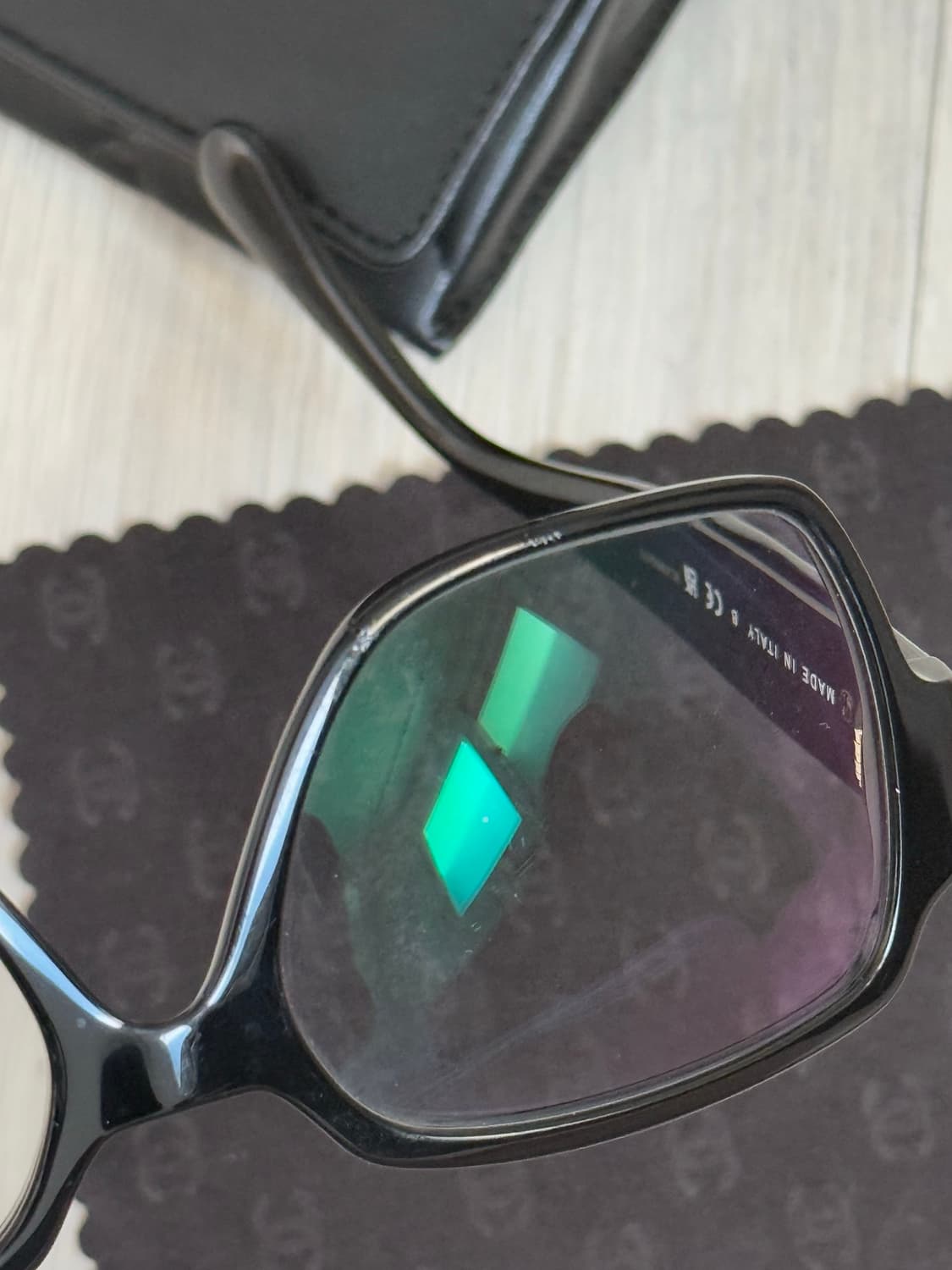 샤넬 스퀘어 하트참 안경 (블랙) 상품이미지4