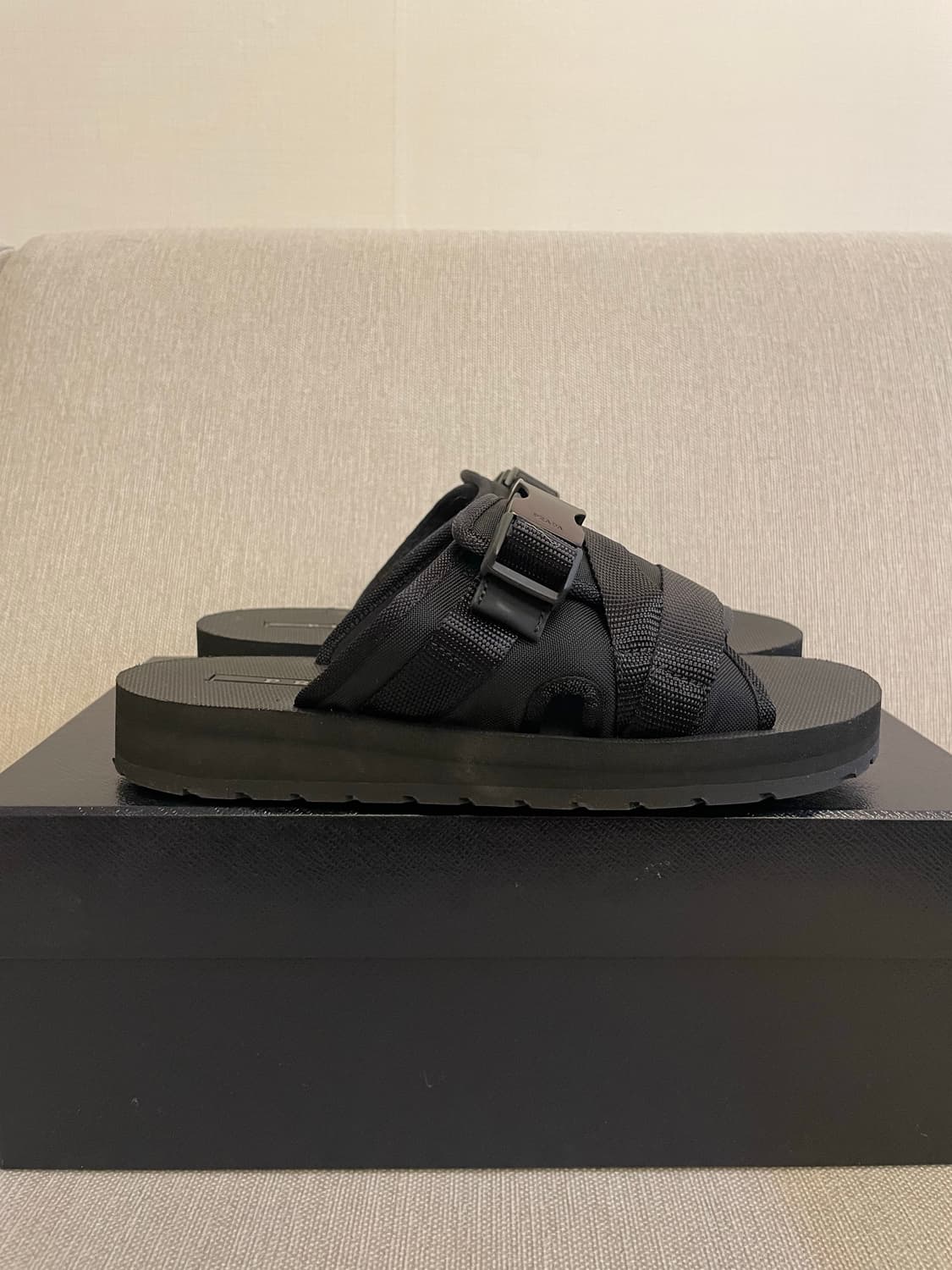 [새상품] 프라다 PRADA 나일론 샌들 블랙 (260mm) 상품이미지3