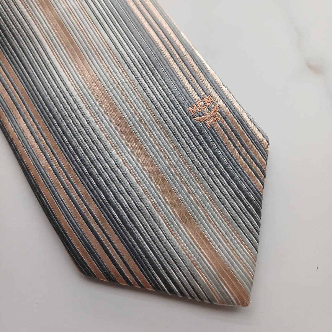 MCM 실크 그레이&골드 스트라이프 넥타이 8.7cm A등급 A18415 상품이미지6