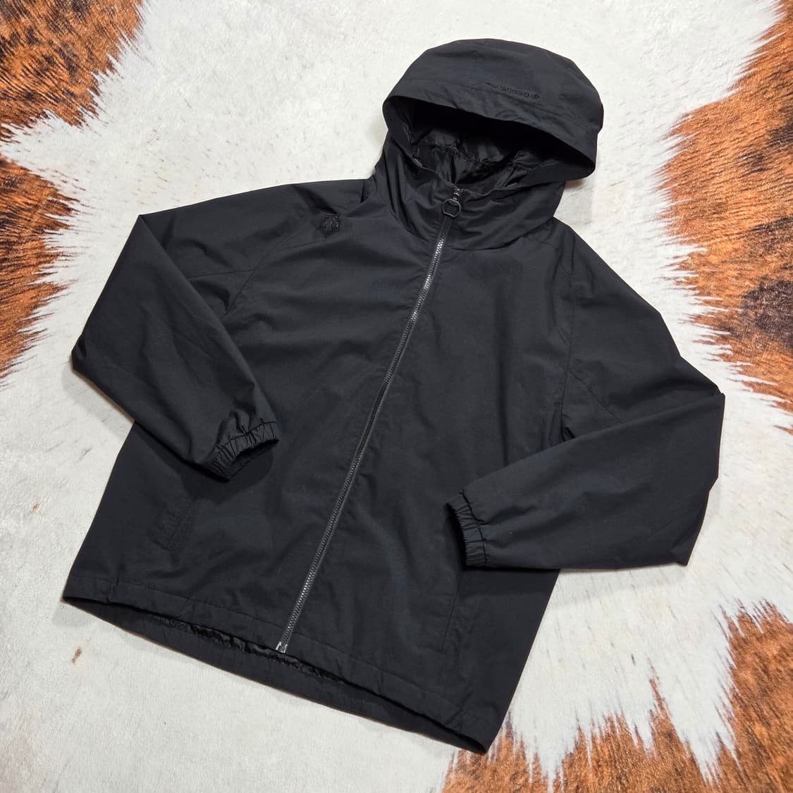 데상트 블랙 바람막이 자켓 상품이미지1