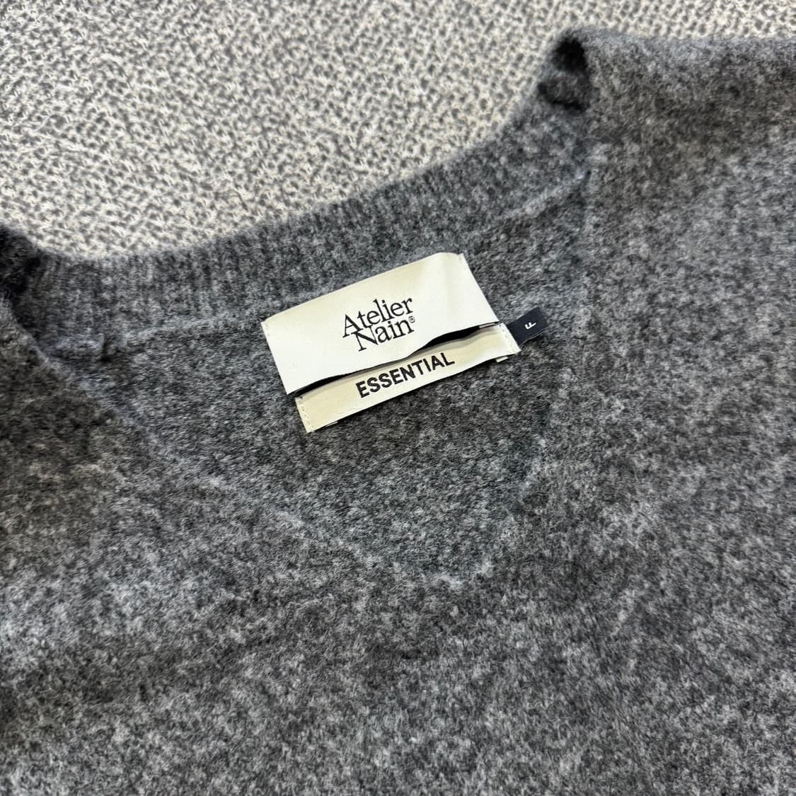 아틀리에나인 에센션 울 클라우드 브이넥 니트 상품이미지4
