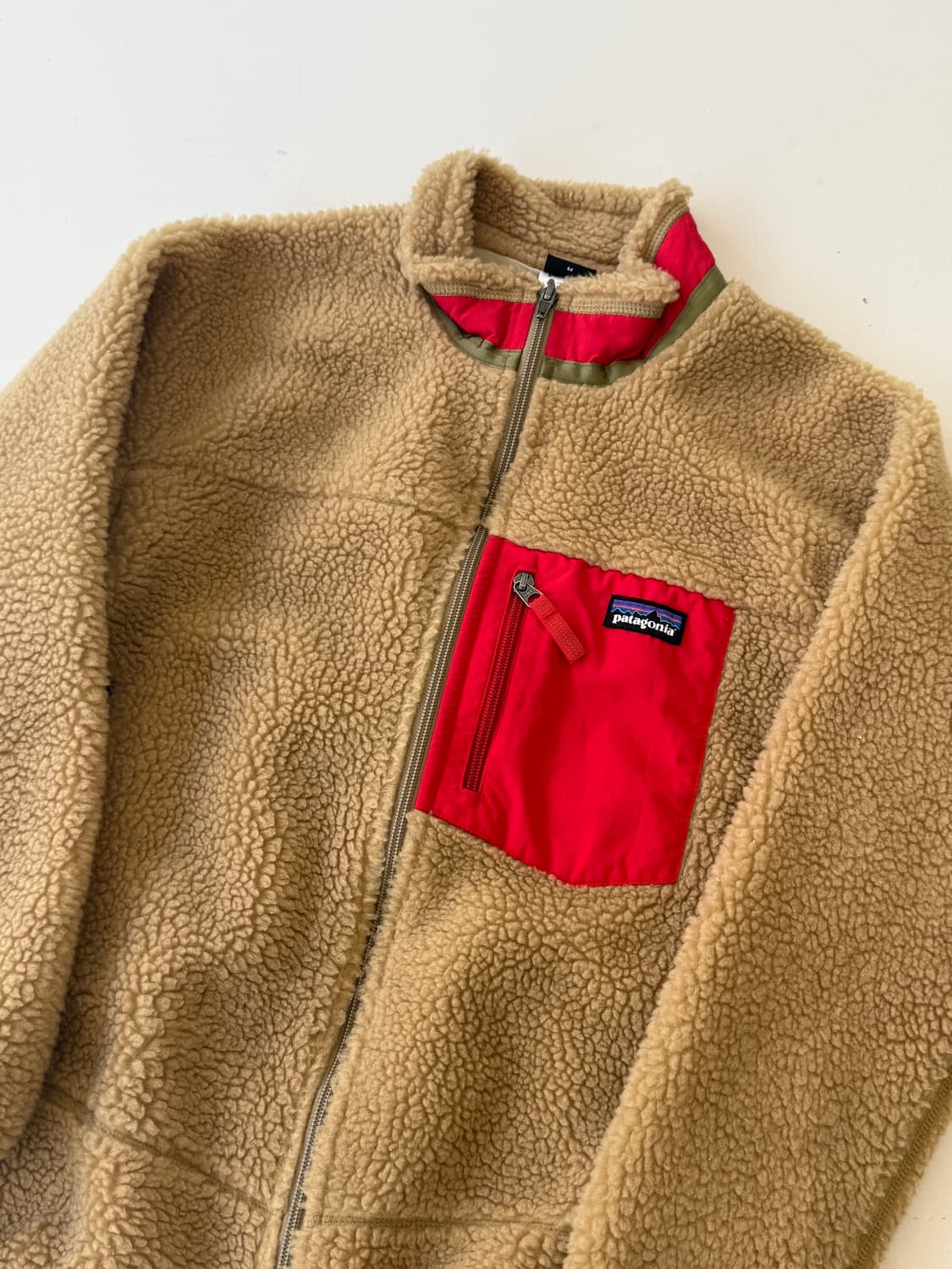 Patagonia 클래식 레트로X 자켓 (내추럴/레드 배색) 상품이미지1