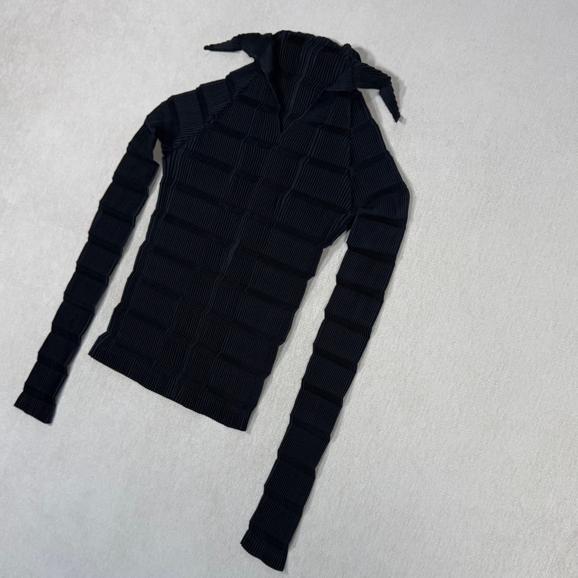 Long-sleeved asymmetrical top  상품이미지3