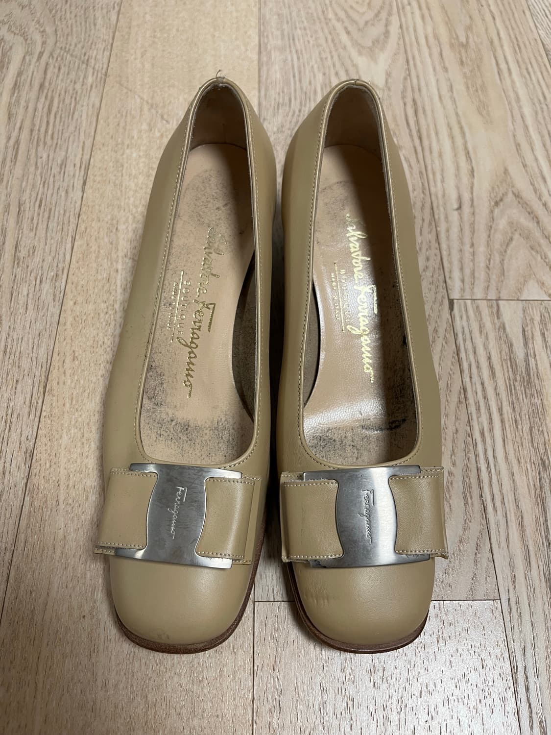 페라가모 베이지 구두 상품이미지1