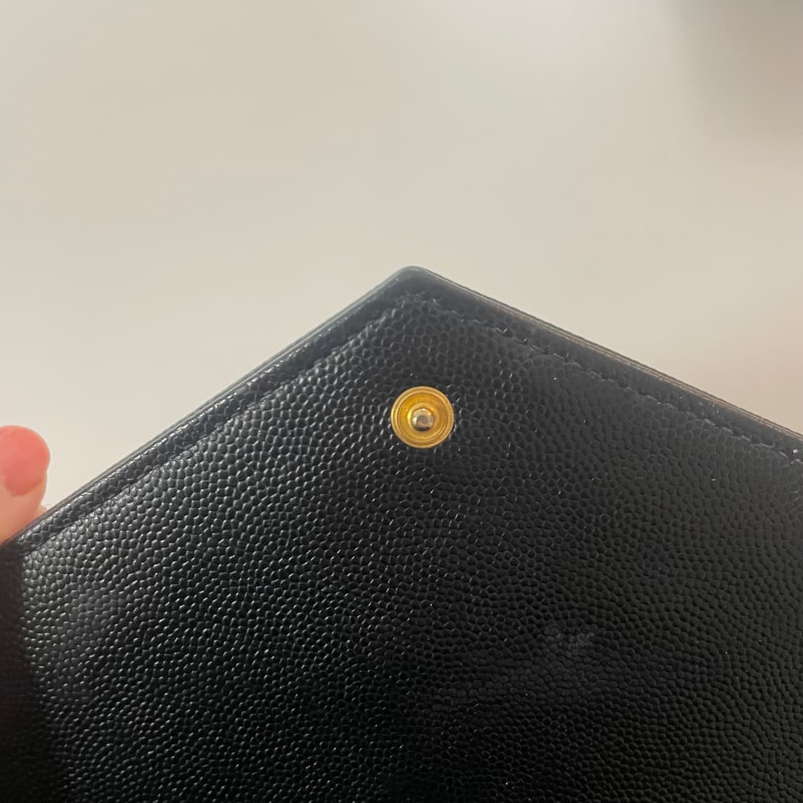 입생로랑 모노그램 엔벨로프 블랙 클러치 상품이미지4