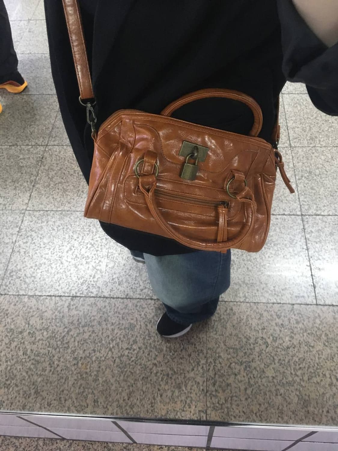 빈티지 레더 가죽 크로스백 자물쇠 브라운 가방 y2k 모리걸 그런지 상품이미지4