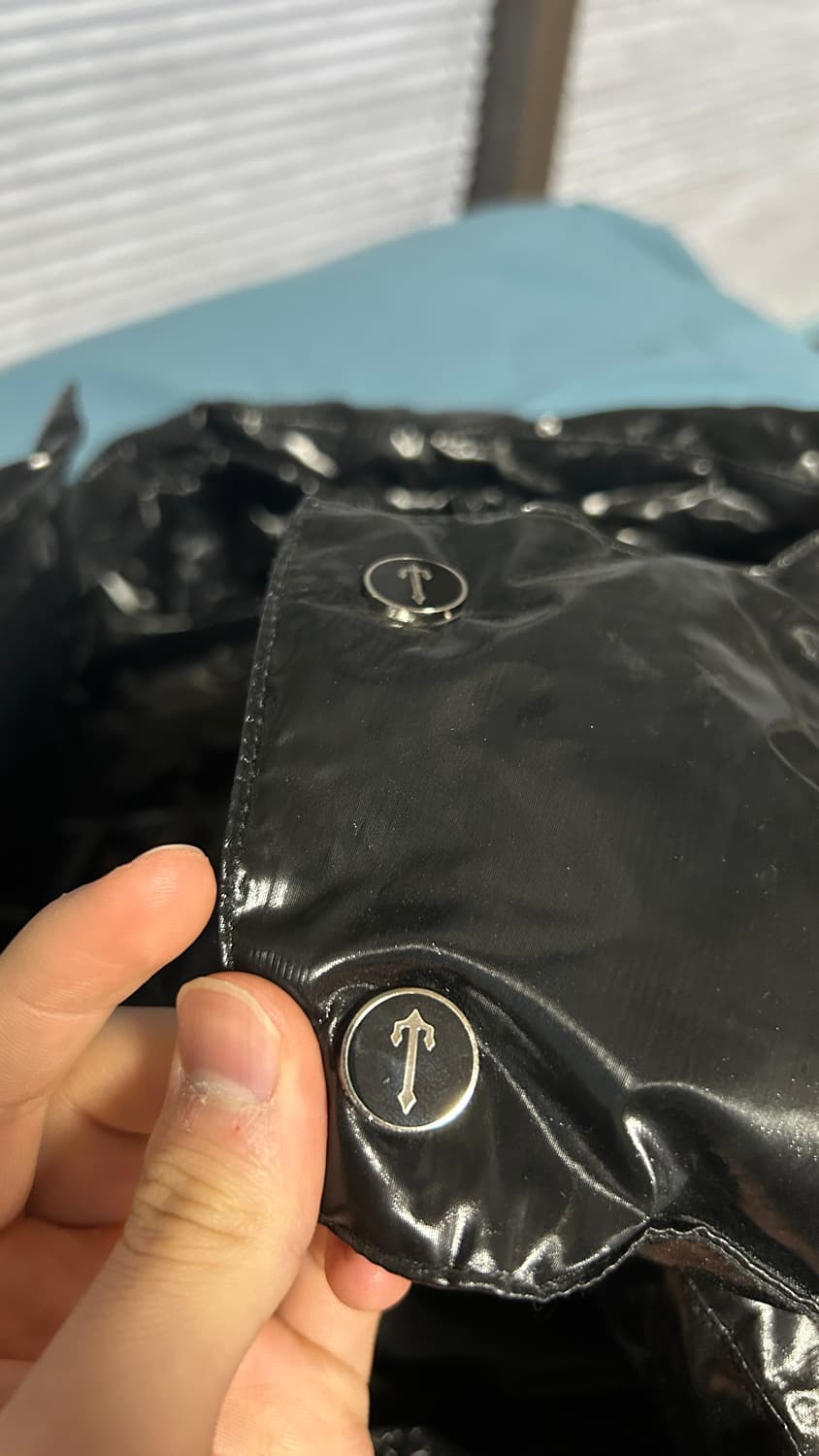 트랩스타 trapstar 샤이니 유광 푸퍼 패딩 m 상품이미지5