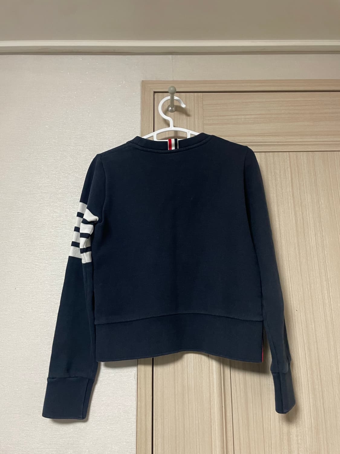 [정품] 톰브라운 사선완장 맨투맨 상품이미지2