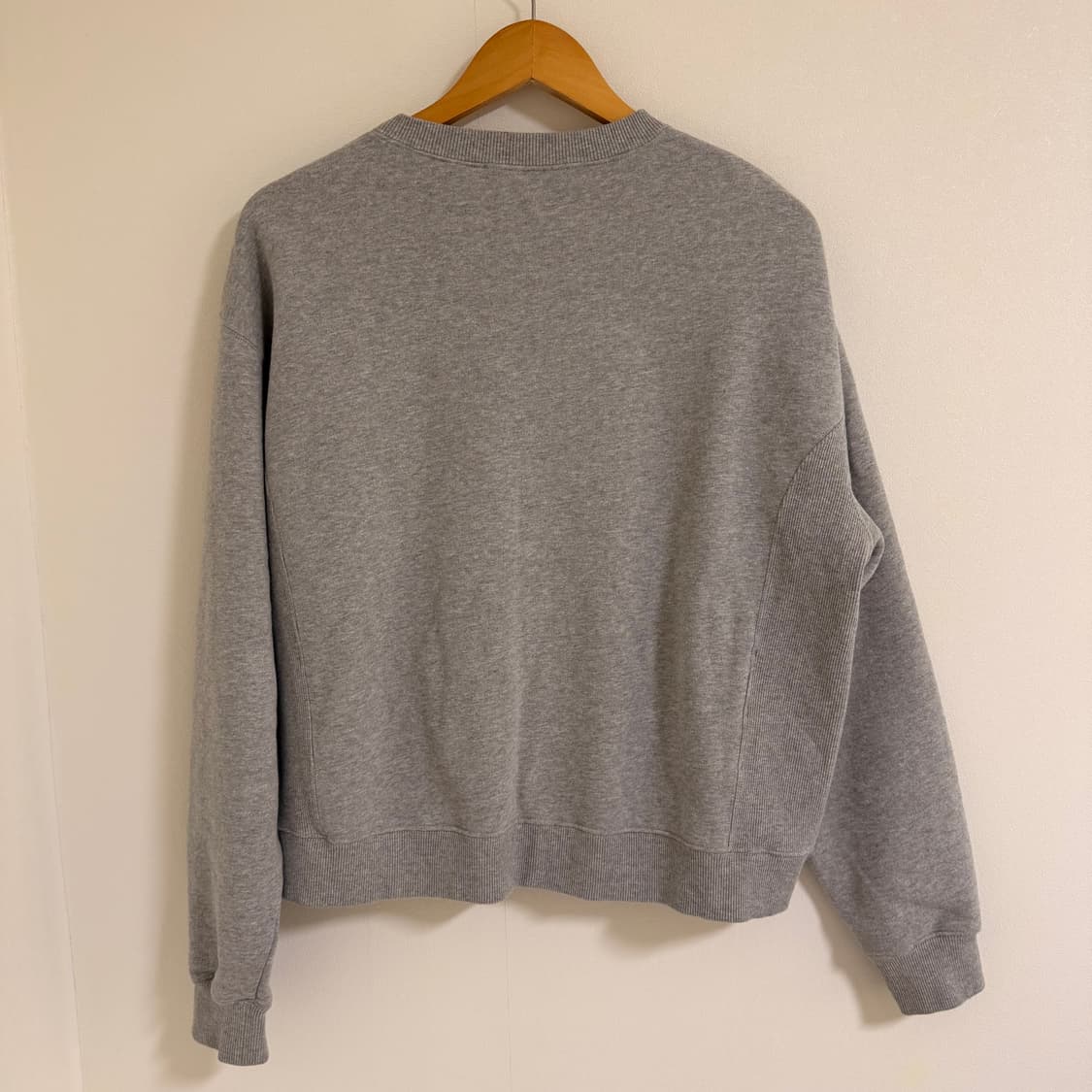 [XS] 미우미우 오버사이즈 기모 맨투맨 상품이미지7