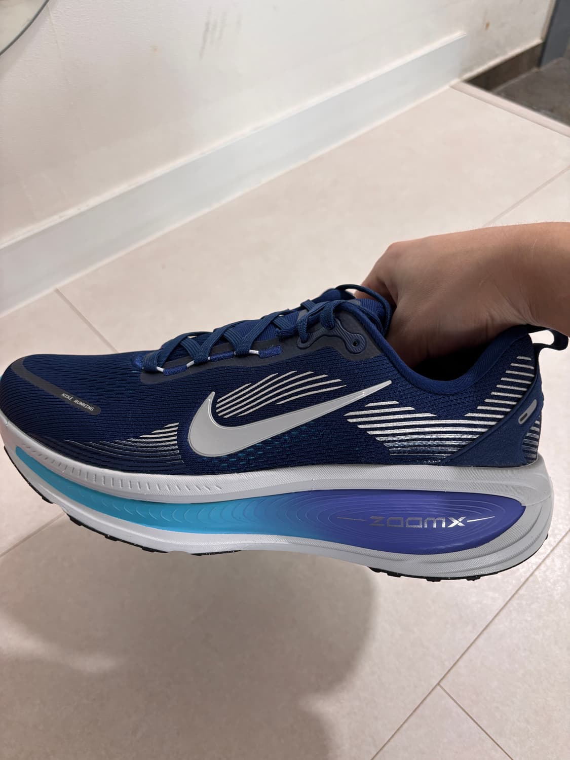 Nike Vomero 18 Blue Void Blue Lightning 상품이미지1