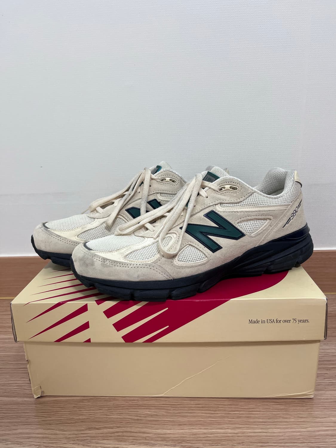 뉴발란스 990v4 상품이미지1