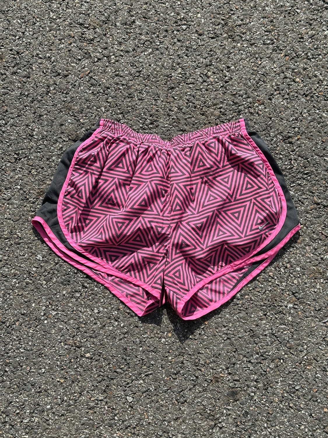 [L] 나이키 여성 세모 기하학패턴 러닝 쇼츠 반바지 상품이미지1