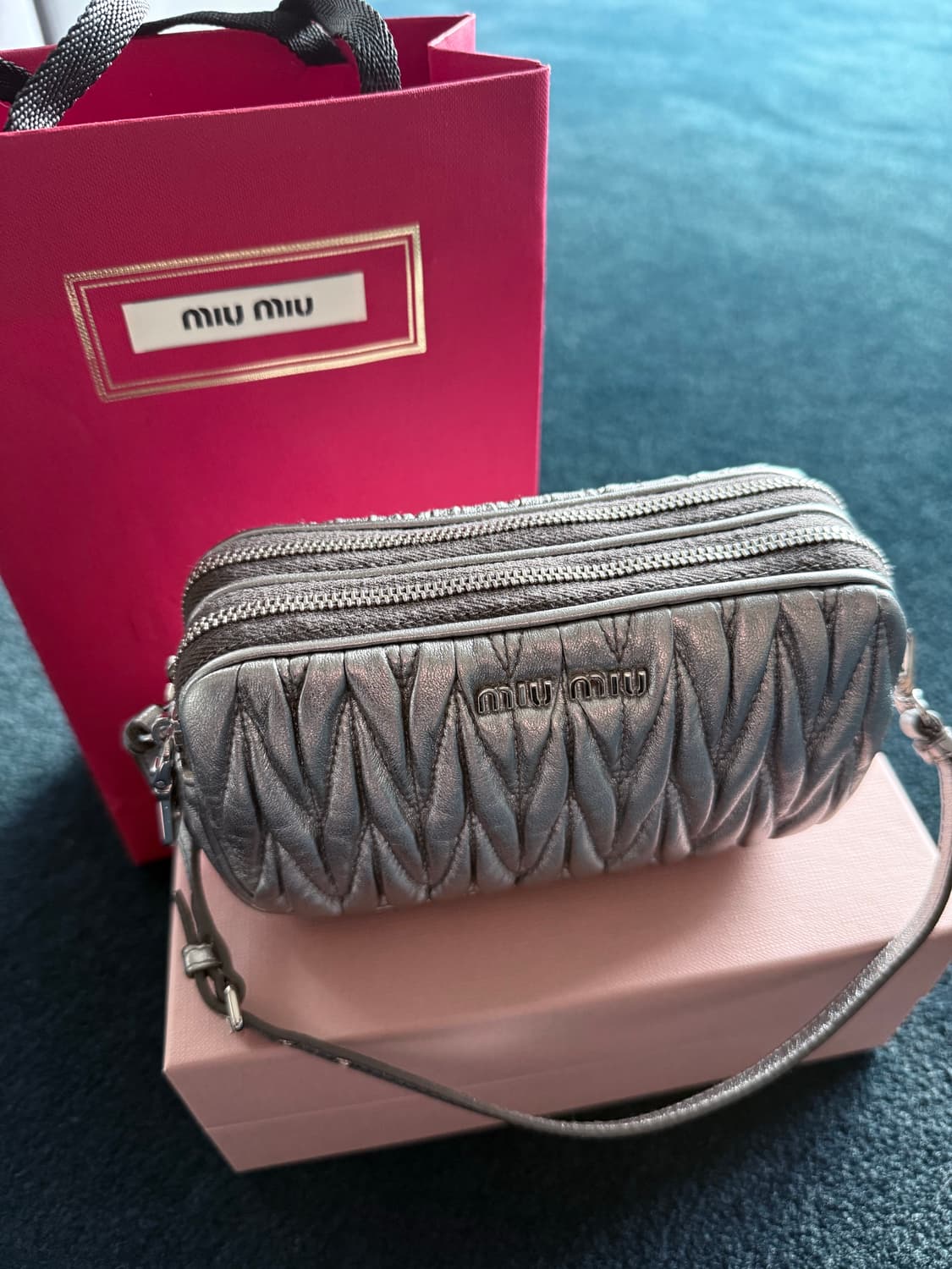 미우미우 마테라쎄 미니백 상품이미지1