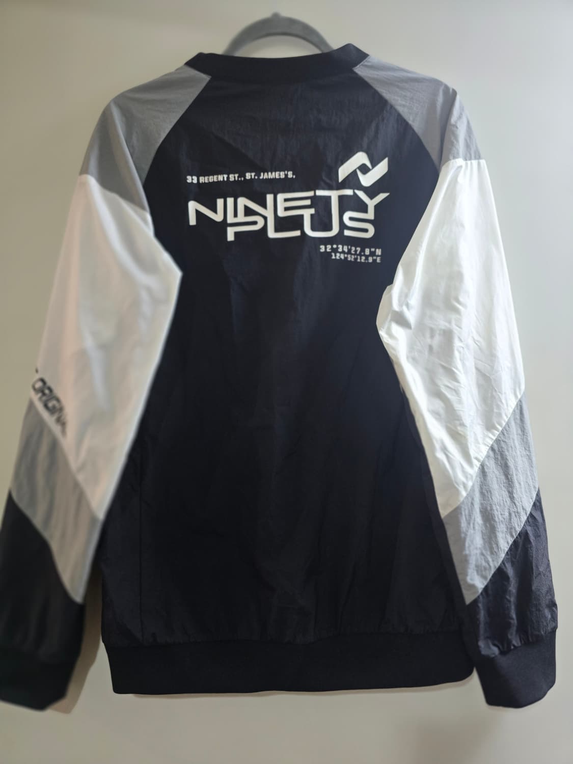 나인티플러스 바람막이 L 상품이미지1