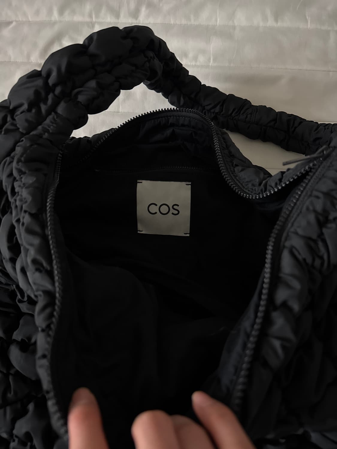 코스 퀼팅 오버사이즈 숄더백 상품이미지4