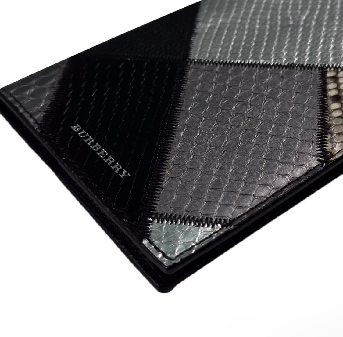 버버리 파이톤 카프스킨 패스포트 홀더 여권 지갑 그레이 블랙 상품이미지8