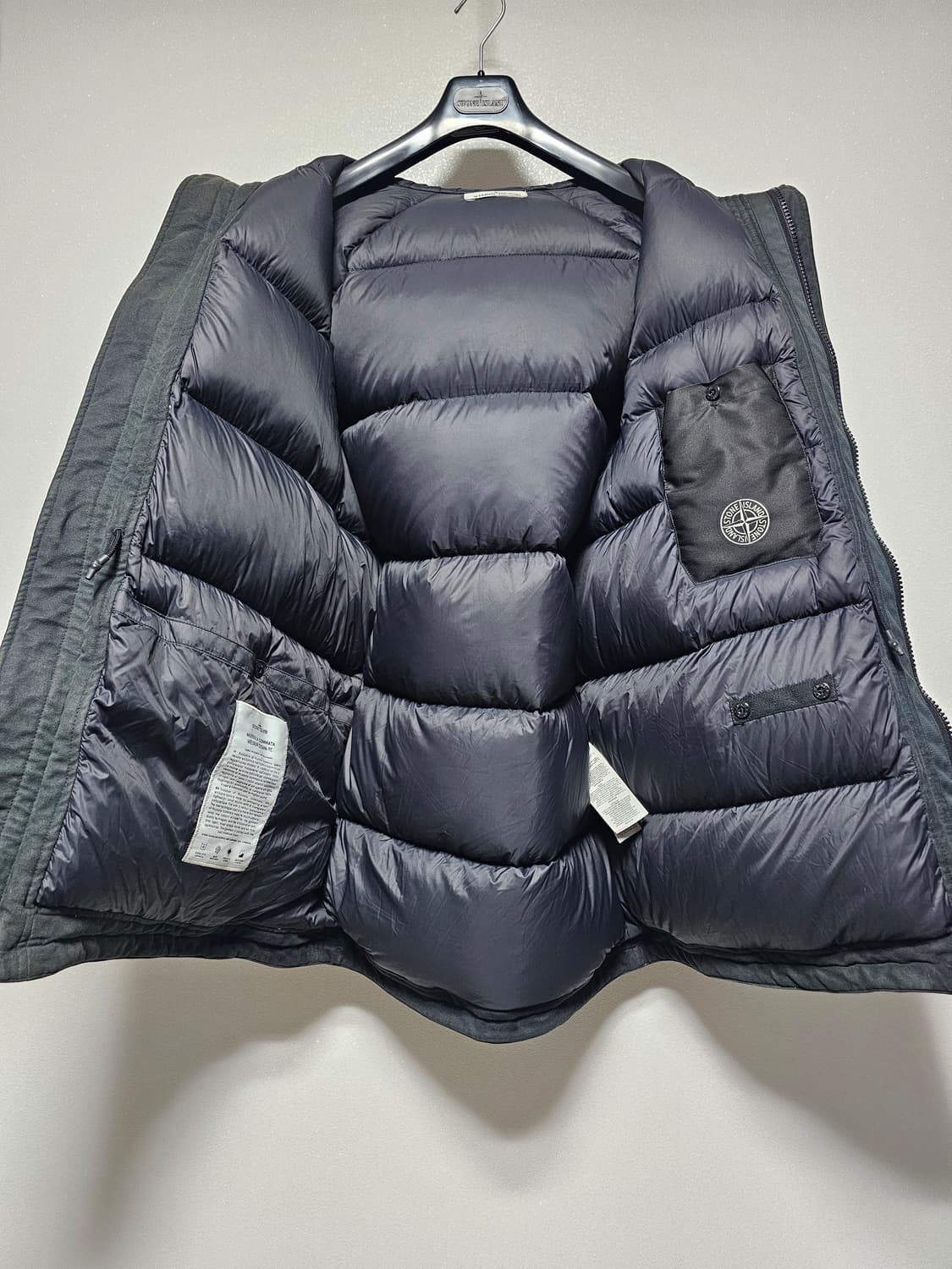 스톤아일랜드 MUSSOLA GOMMATA VELOUR DOWN-TC 패딩 상품이미지6