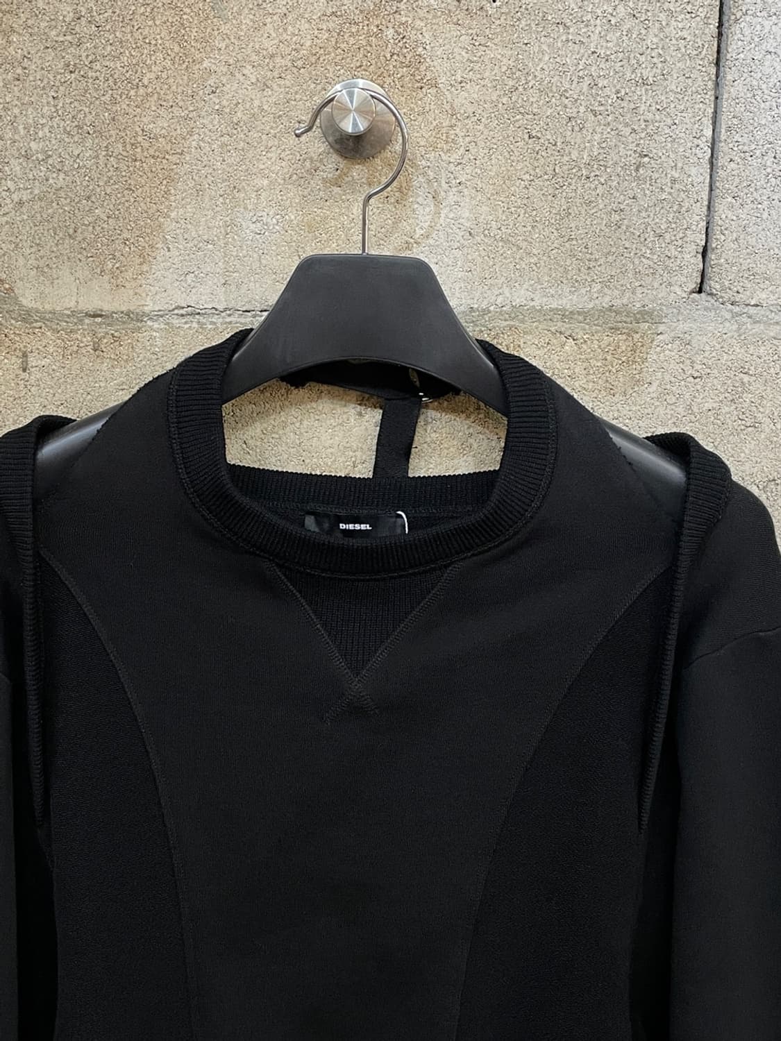 디젤 오프 숄더 크롭 맨투맨  상품이미지2