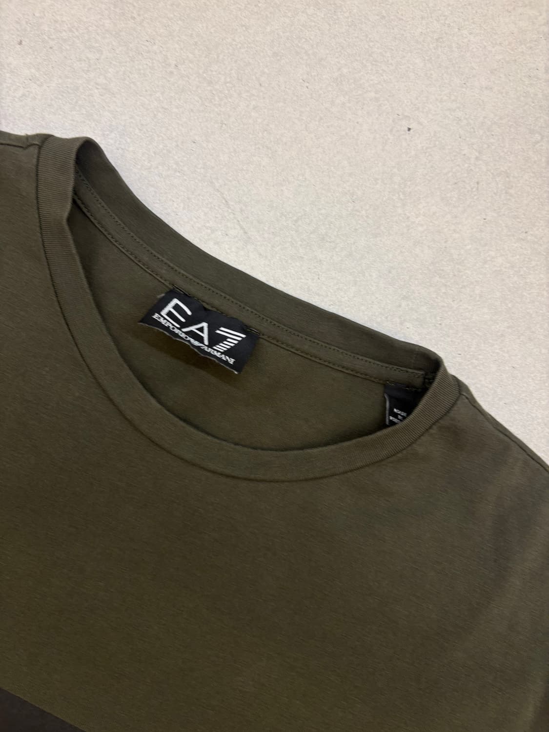 엠포리오 아르마니 프론트 로고 티셔츠 상품이미지4