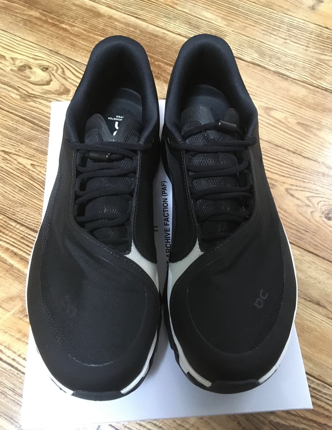 온러닝 파프 클라우드몬스터 하이퍼 블랙 판매합니다 상품이미지2