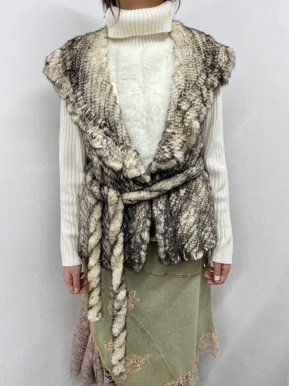 화이트페어리 밍크 프릴 베스트 상품이미지4