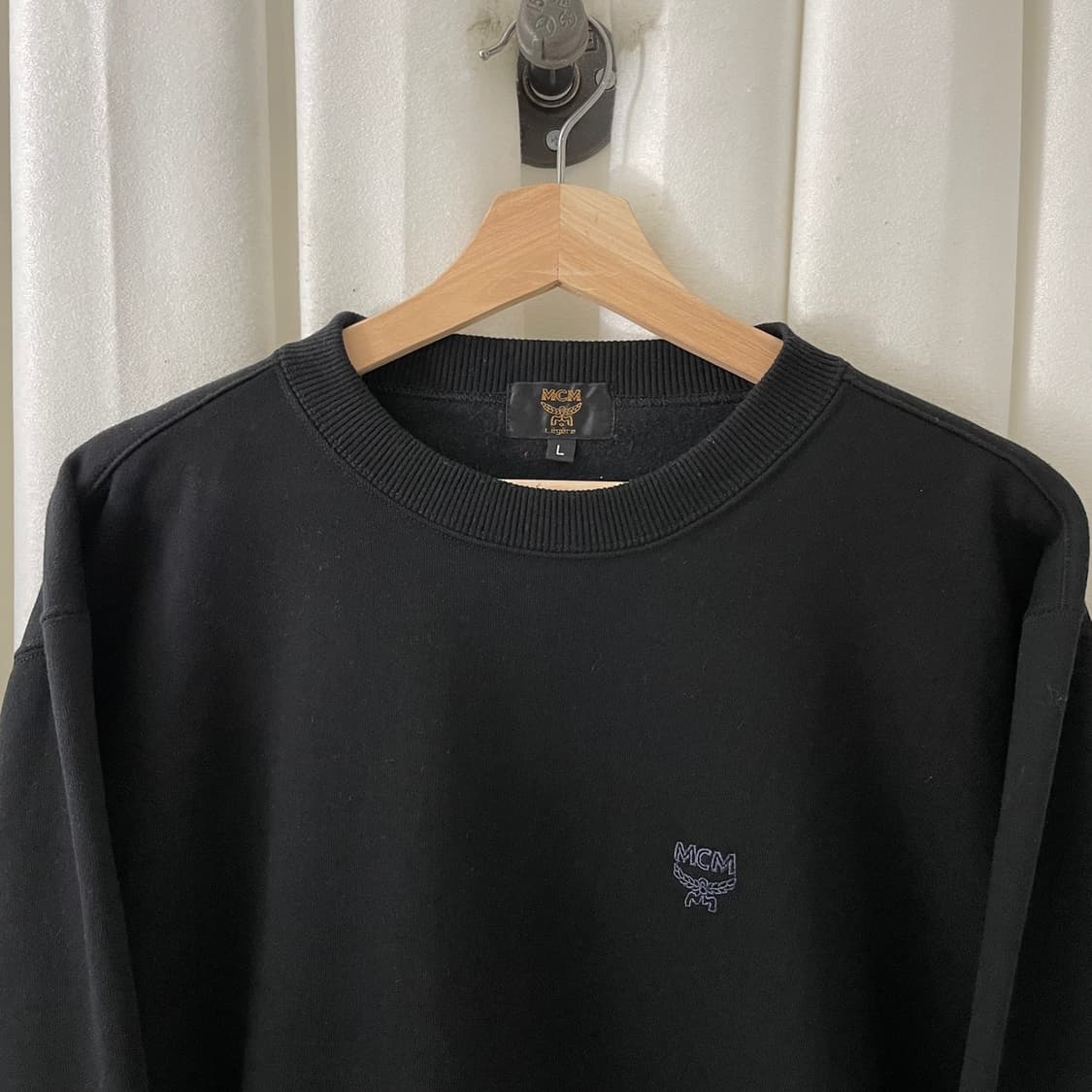MCM 블랙 미니멀 맨투맨  상품이미지3