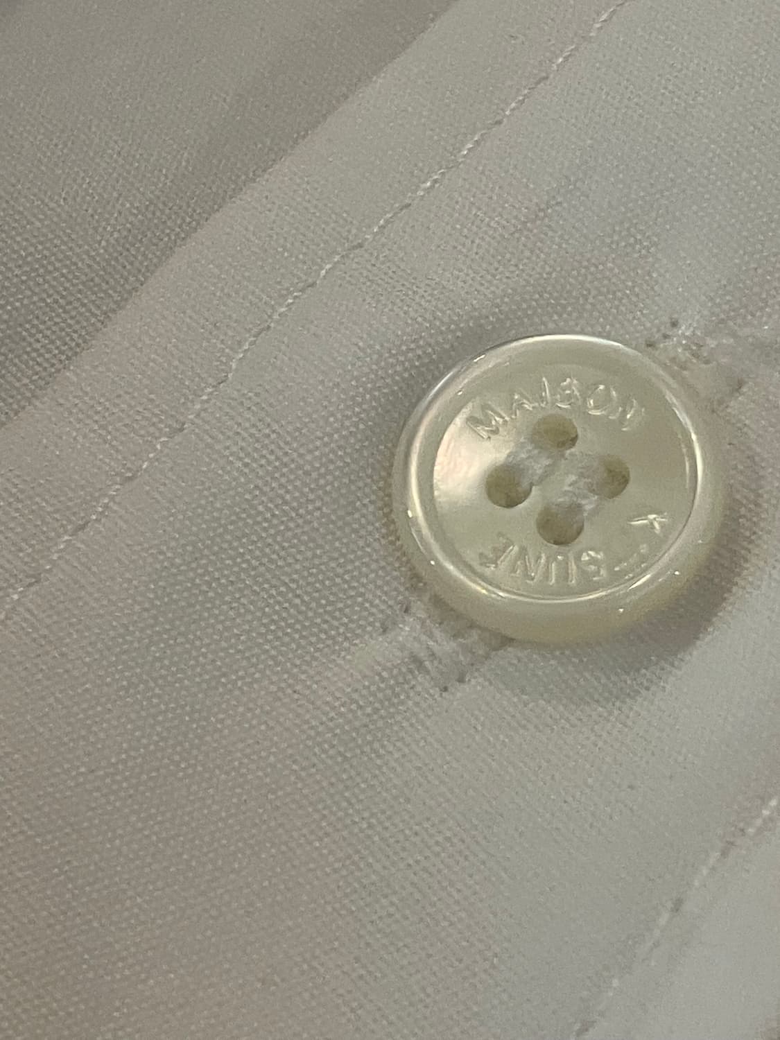 24FW 메종키츠네 볼드 폭스헤드 화이트 셔츠 상품이미지3