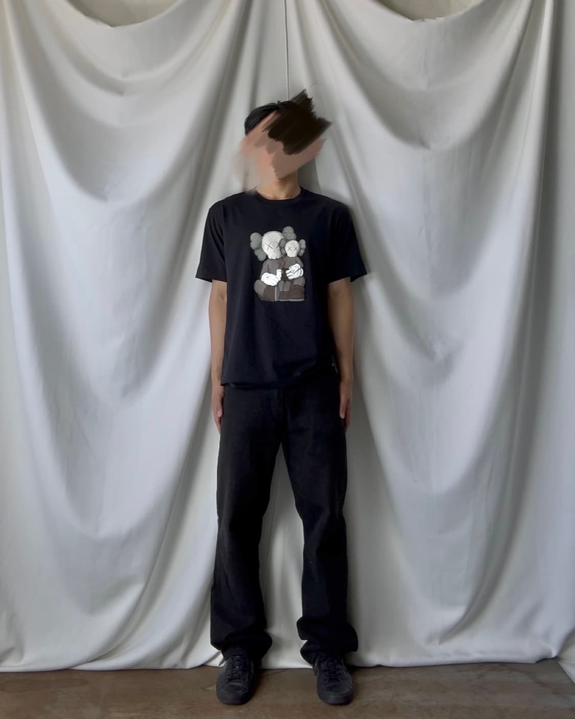 uniqlo x kaws 유니클로 카우스 프린팅 반팔 상품이미지1