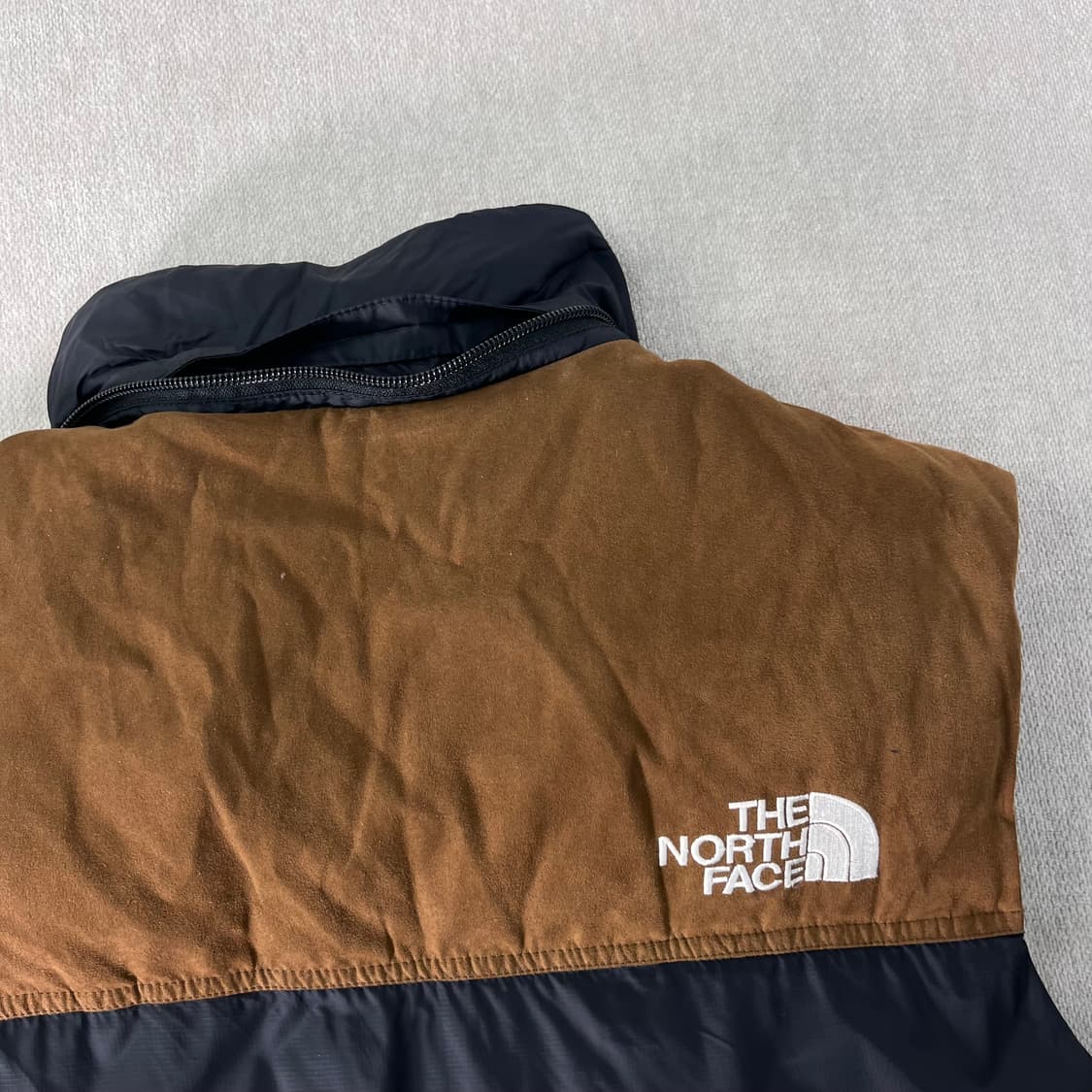 100 노스페이스 한정판 스웨이드 700 눕시조끼패딩 상품이미지6