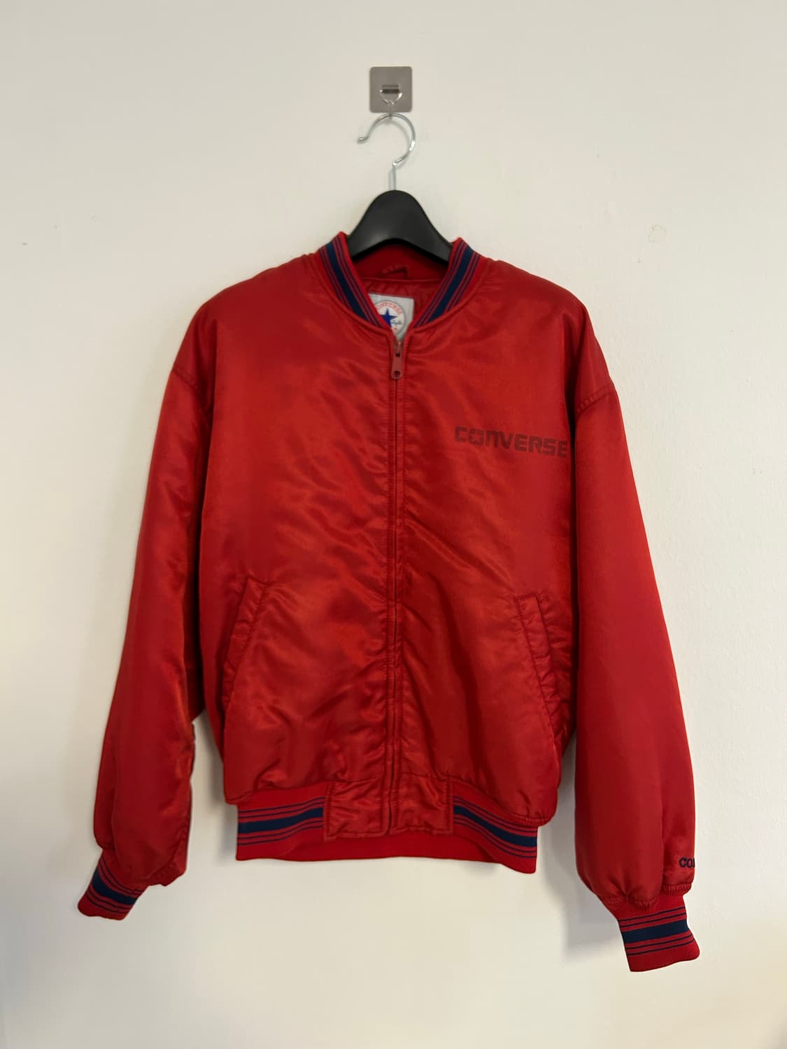 컨버스 90s 새틴 레드 봄버 재킷 상품이미지2