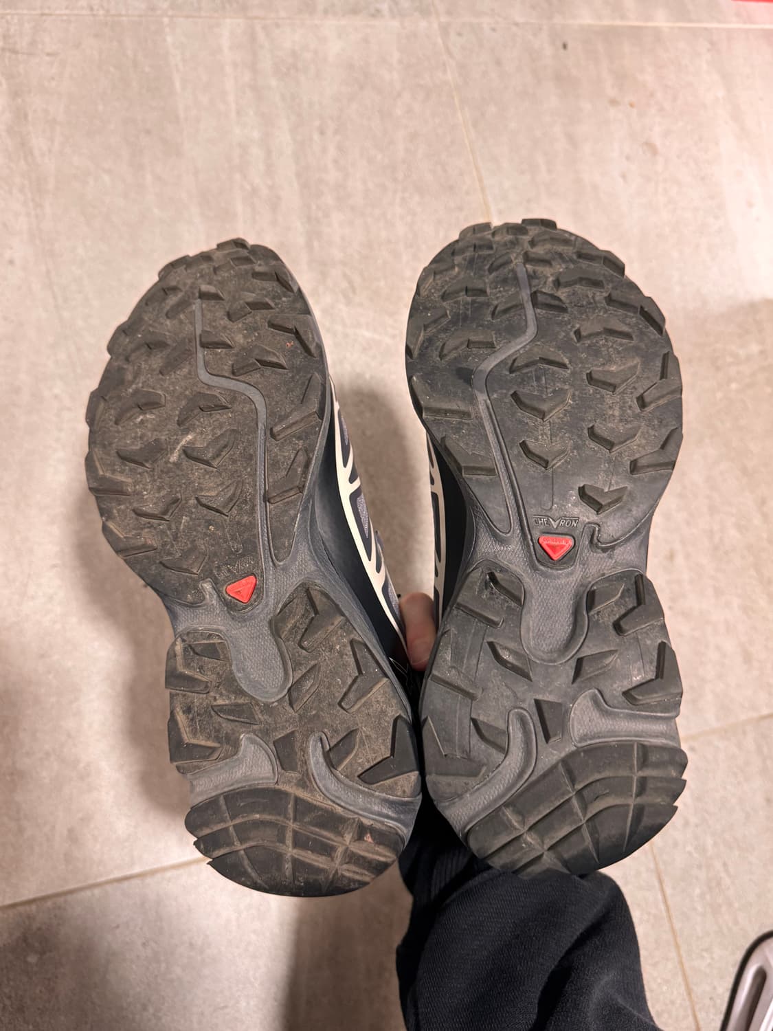 살로몬 XT-6 고어텍스 블랙 에보니 230 팝니다 상품이미지3
