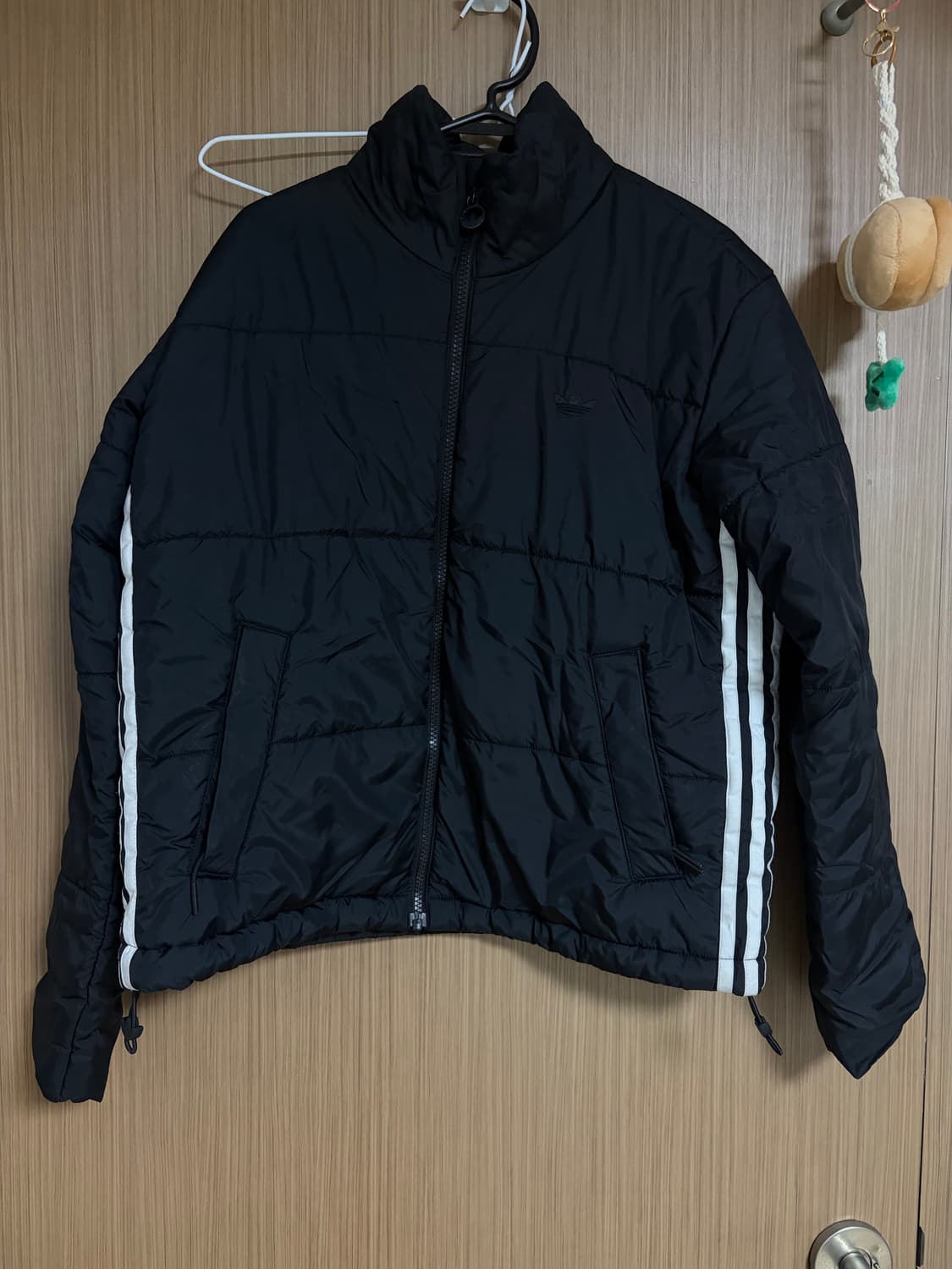 아디다스 3선 블랙 패딩 저렴하게 가져가세요!!(여성용) 상품이미지1