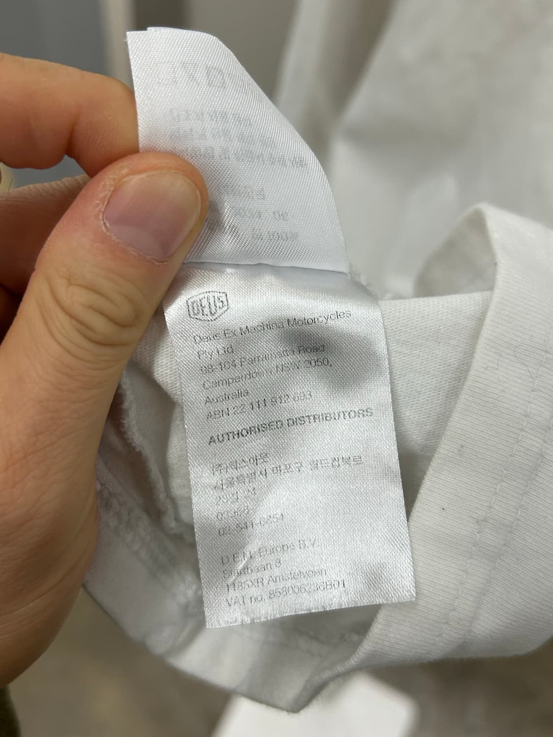 데우스 화이트 긴팔 티셔츠 상품이미지6