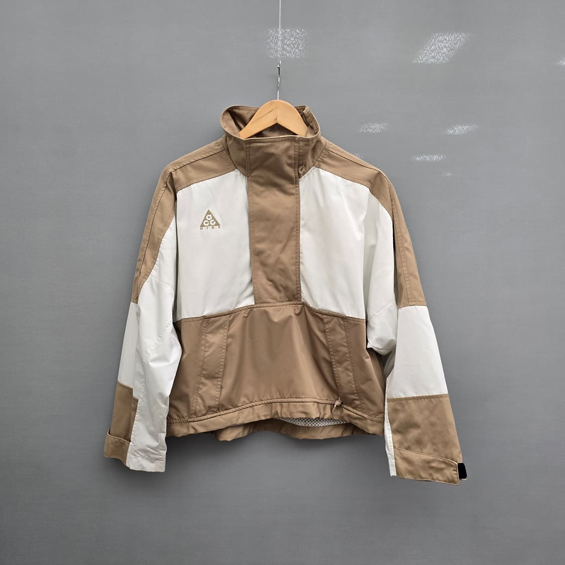 나이키 ACG 바람막이 자켓 베이지/화이트 상품이미지1