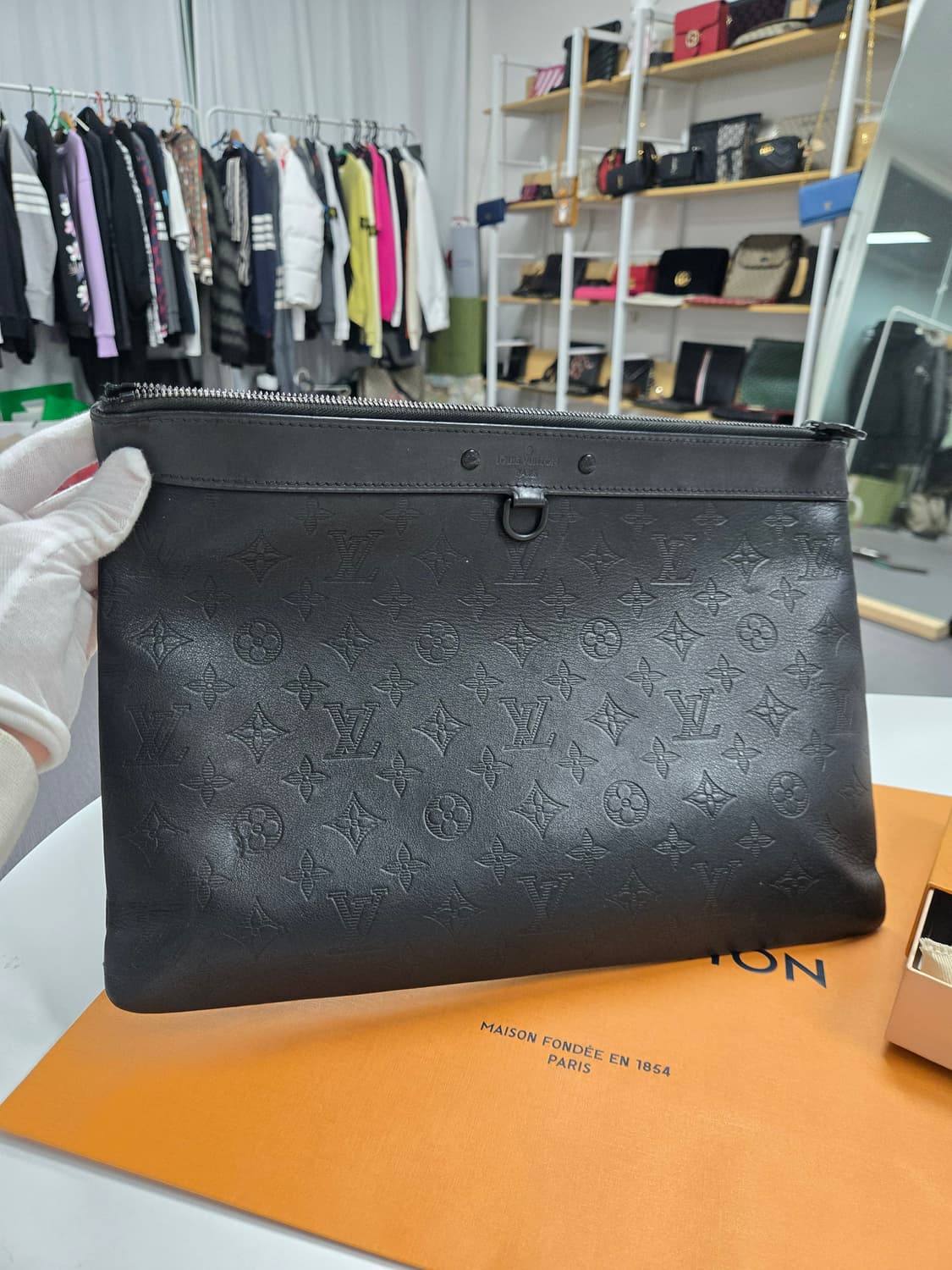 [50%할인] 루이비통 포쉐트 쉐도우 클러치백 상품이미지1