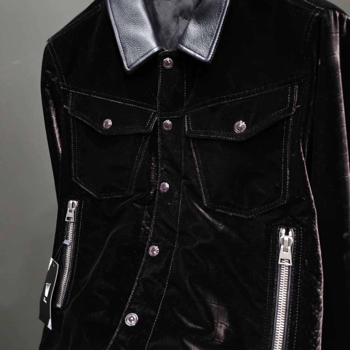 톰포드 크록벨벳 신상 트러커 가죽 카라 자켓 상품이미지7