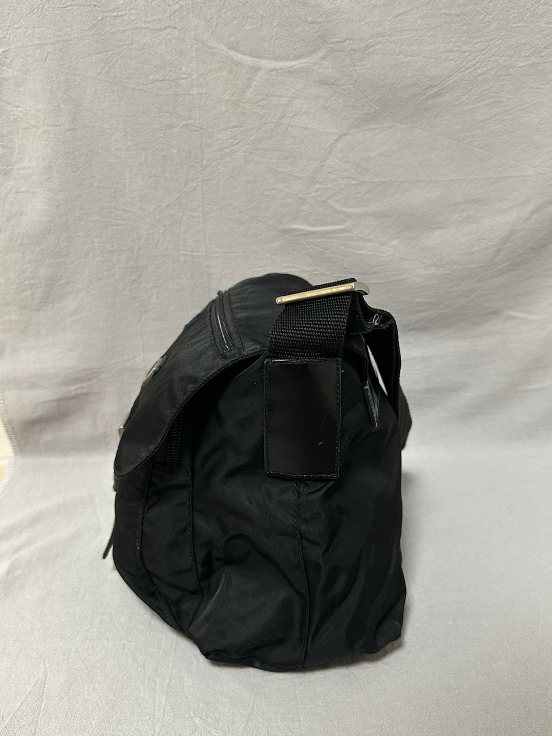 프라다 버클 크로스백 메신저백 나일론 포코노 주우재백 상품이미지4