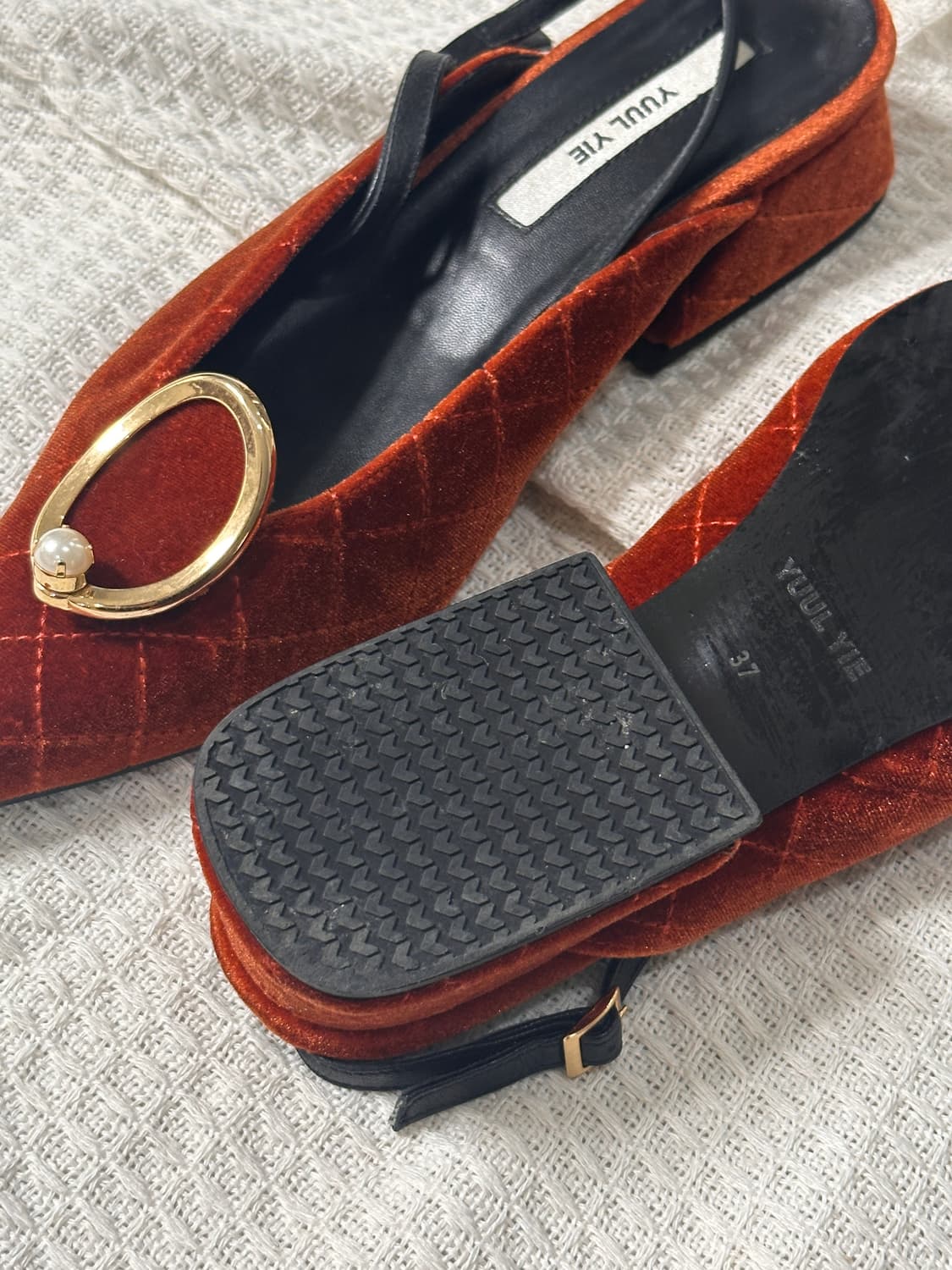 [Yuul yie] 율이에 벨벳 뮬 37사이즈 상품이미지3