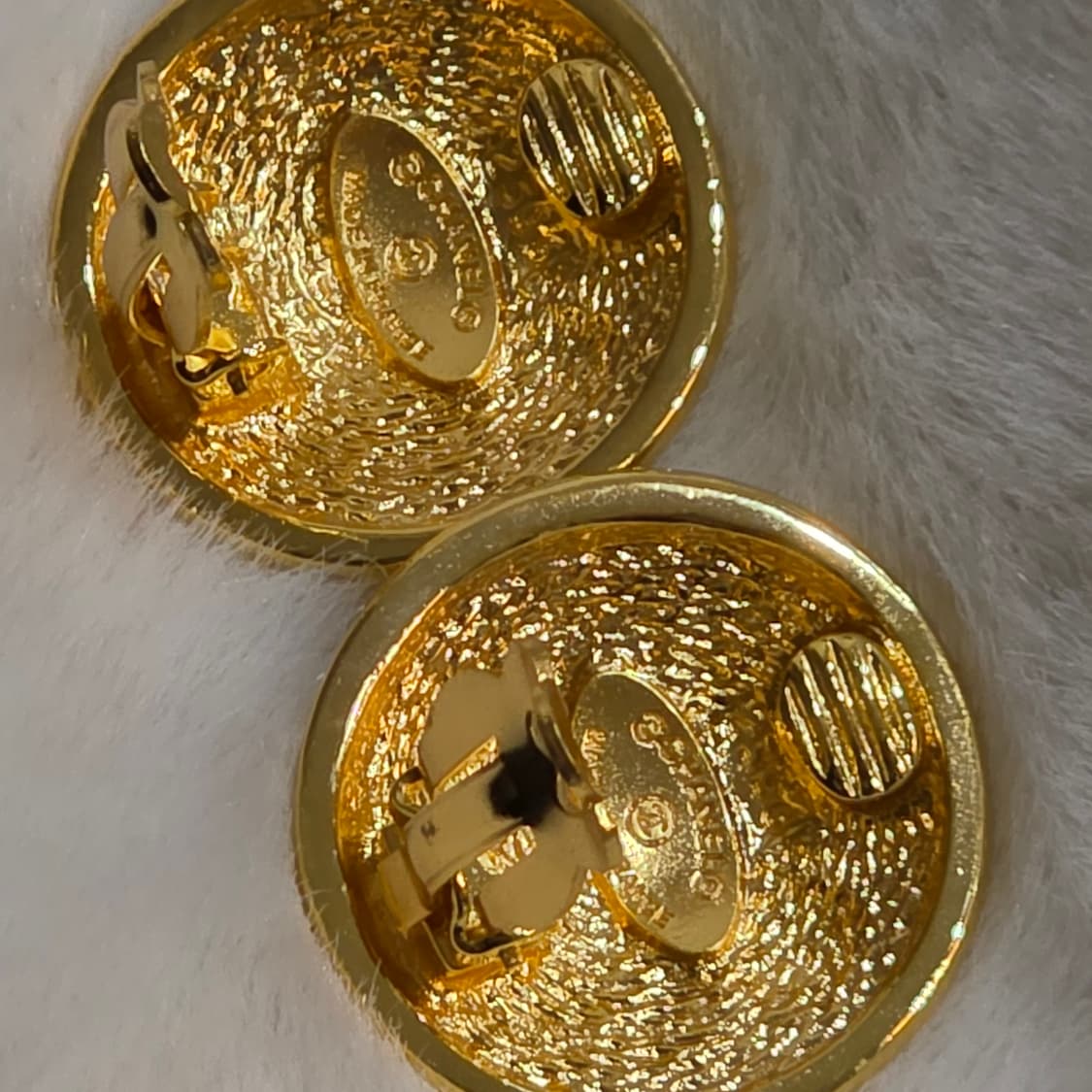 (~연말까지 할인가)샤넬 금장 마테라쎄 cc 로고 귀걸이 귀찌 (정품) 상품이미지5