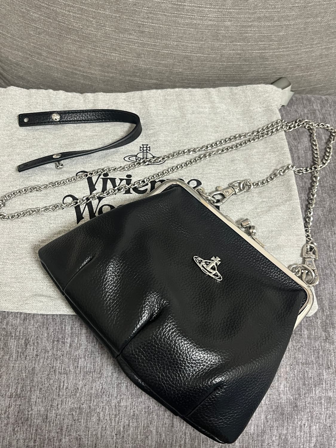 비비안 웨스트우드 비건 레더 그레니 프레임 퍼스 블랙 상품이미지4