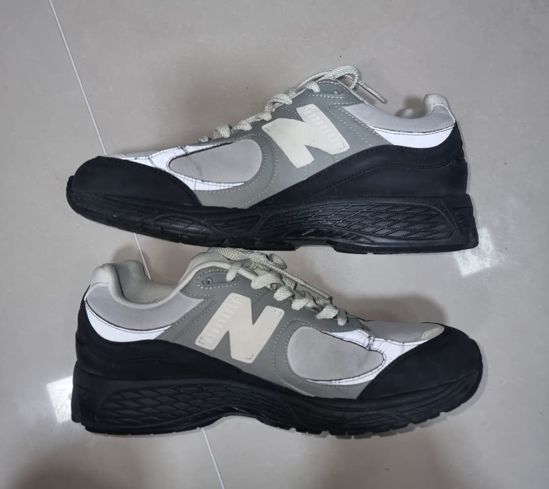 뉴발란스 x the basement 2002r  상품이미지1