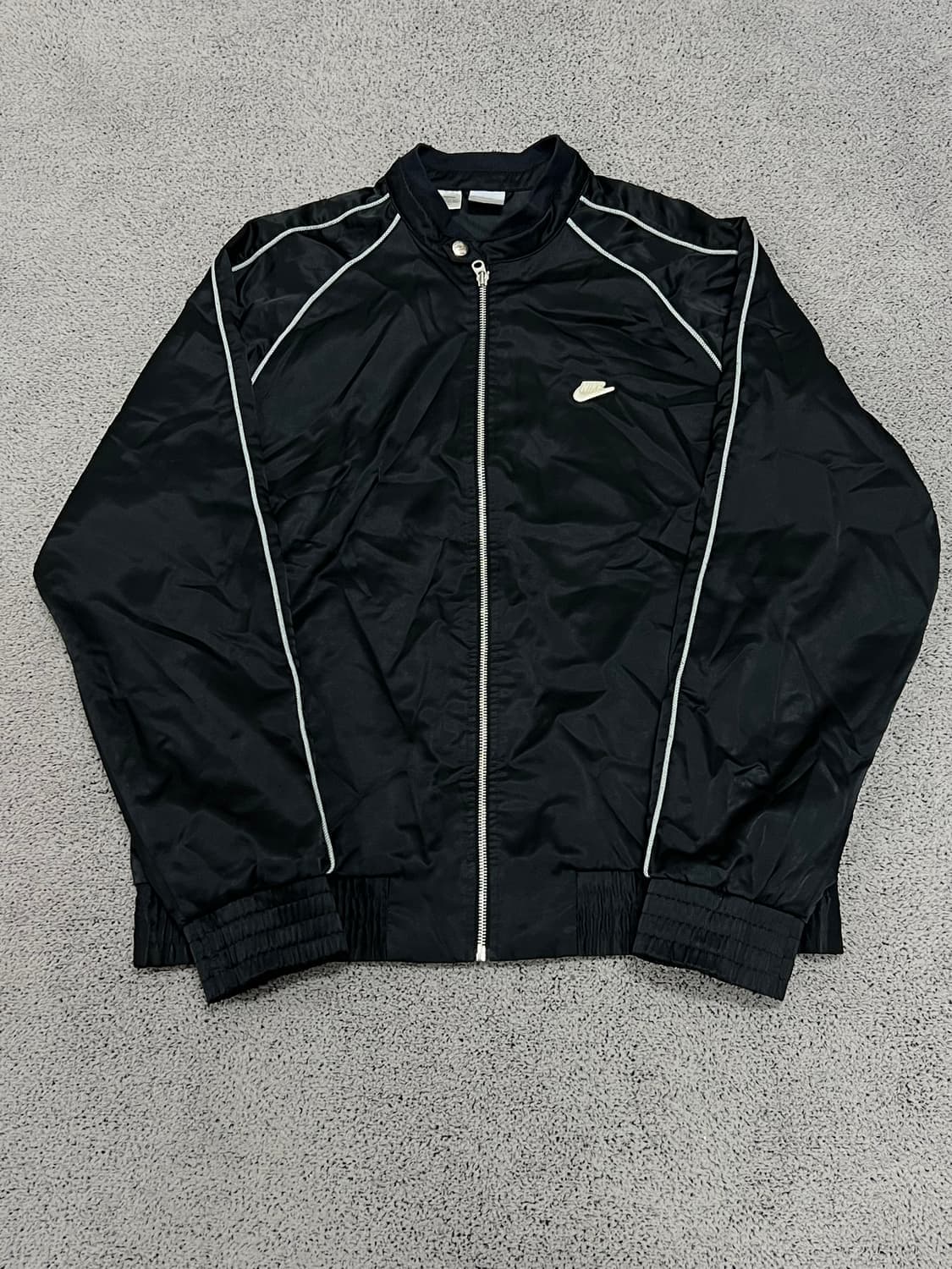 (110) 나이키 04s 올드스쿨 뱃지 로고 나일론 레이싱 자켓 상품이미지1